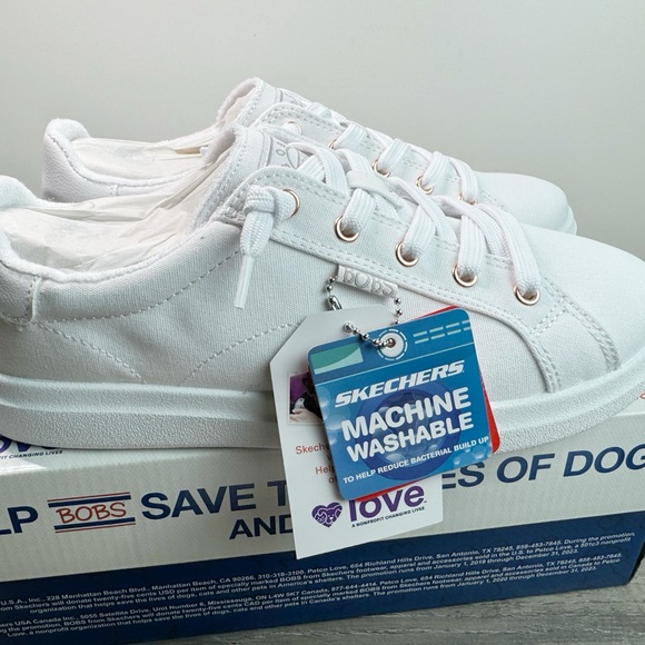 BNIB Bobs Divine White Vegan Sneakers $74.99 in WIDE - Picture 2 of 6